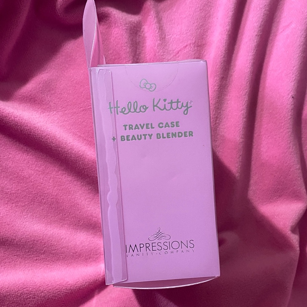 Hello Kitty Pink/White Beauty Blender and Travel Case - Picture 3 of 4